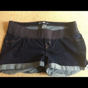 Old Navy maternity shorts